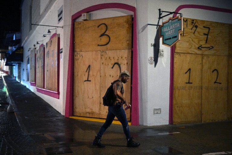 Hurricane Roslyn hits Mexico’s Pacific coast