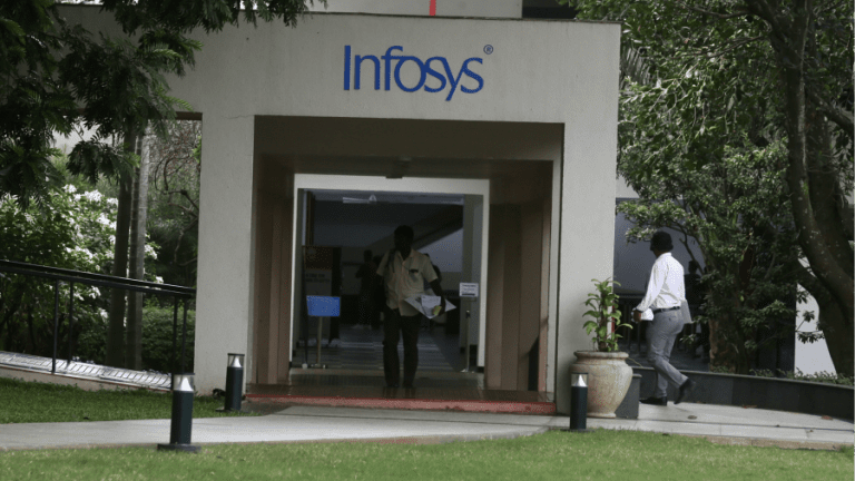 Infosys/Sunak: strong dollar boosts outsourcer, hampers new PM