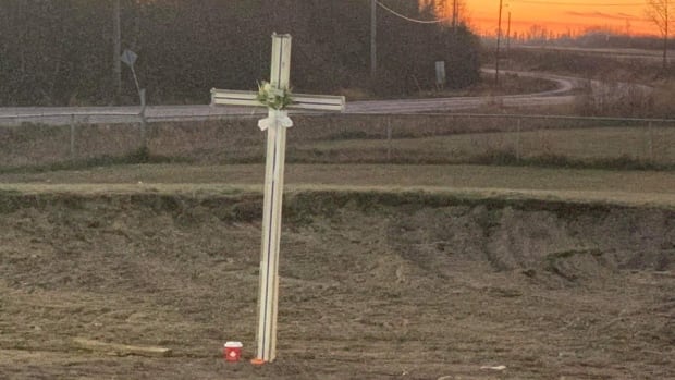 Red Sucker Lake closes school while students, staff mourn death of boy, 16