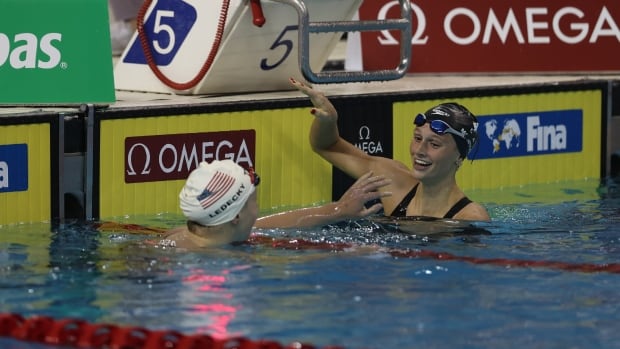 Canada’s McIntosh beats Ledecky for World Cup gold in 400m freestyle, setting national record