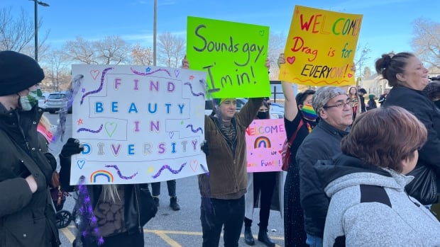 Supporters outnumber protesters outside Winnipeg drag queen story hour event