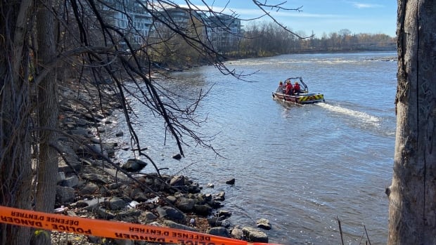 Baby found dead days after family car plunged into Laval, Que., river