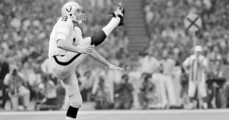 Ray Guy, First N.F.L. Punter Named to the Hall of Fame, Dies at 72