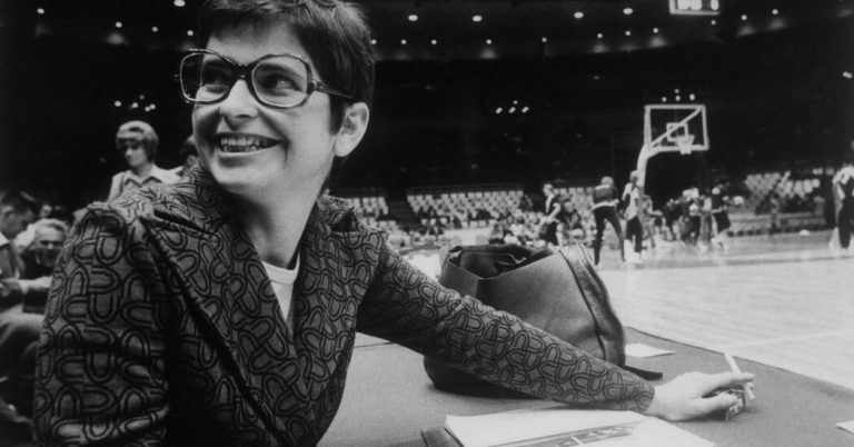 Jane Gross, Sportswriter Who Opened Locker Room Doors, Dies at 75