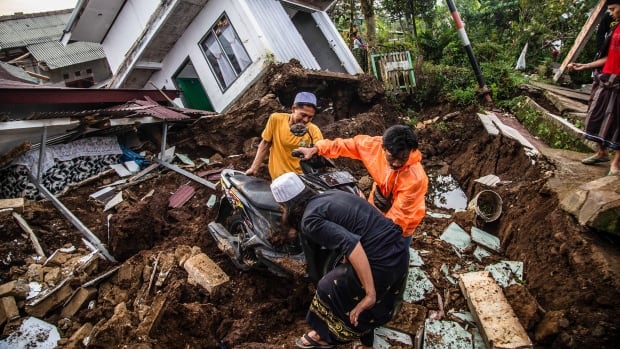 Indonesia rescue workers search for earthquake survivors as at least 268 confirmed dead