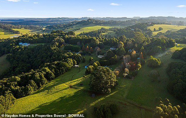 It includes 360 degree views to the Kangaroo Valley escarpment