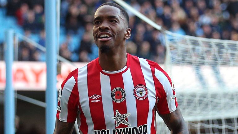 Ivan Toney celebrates scoring his second goal and Brentford&#39;s winner