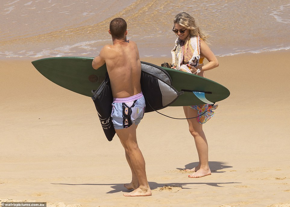 Before arriving at the beach, the pair was seen looking loved-up while strolling through the nearby streets