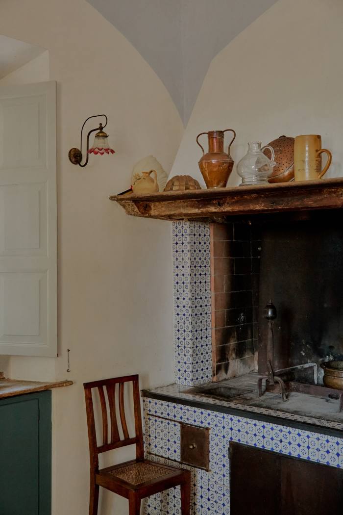 Vintage crockery in the kitchen