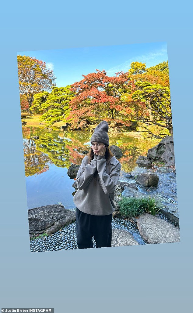 Casual: She paired the outfit with a matching brown beanie and white and yellow sneakers