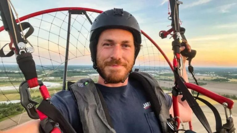 Kenny Loudermilk: Officials search for missing Missouri paraglider