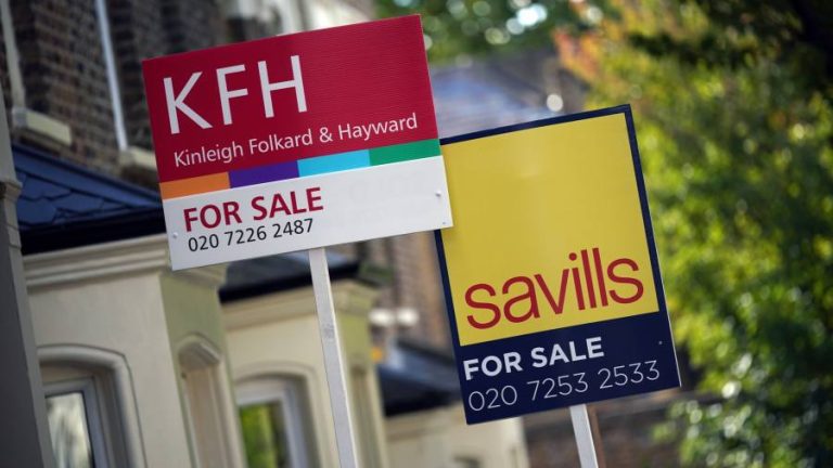 Jeremy Hunt’s stamp duty tweak threatens weak housing market, warn experts