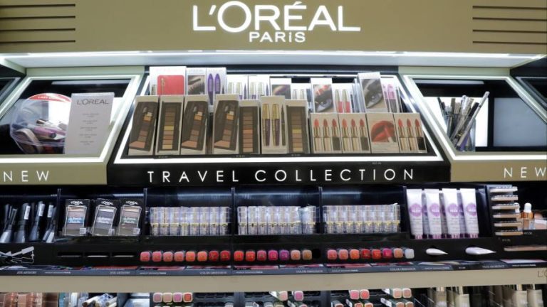 L’Oréal suspends advertising spending on Twitter