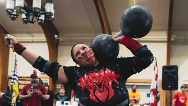 Indigenous strongwoman makes history by becoming 1st in Canada to earn pro card