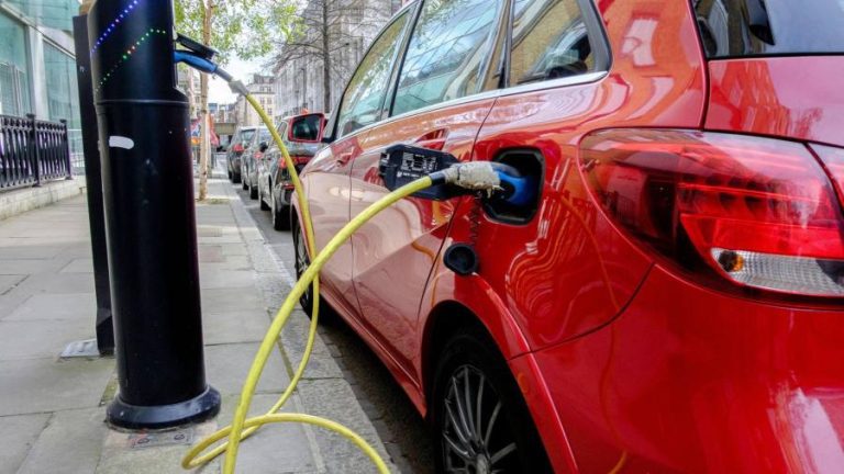 UK electric vehicle owners to pay car tax from 2025