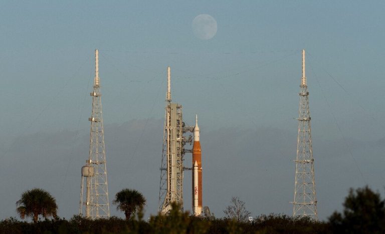 Hurricane causes only minor damage to Artemis rocket