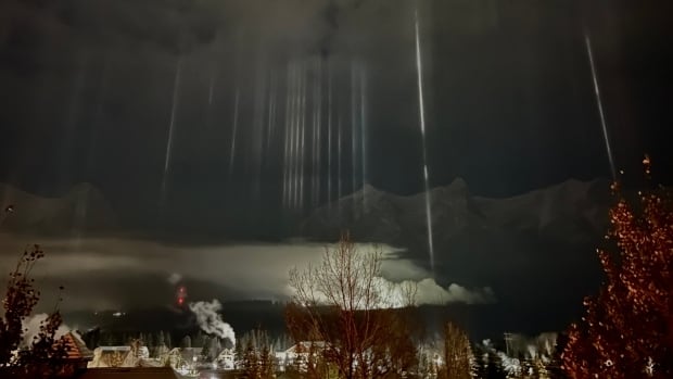 Albertans treated to display of ‘light pillars,’ which appear on cold, calm nights