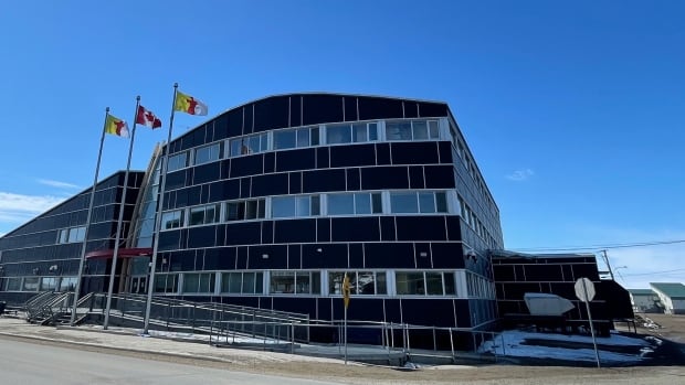 Nunavut MLAs scold ministers for not answering questions quickly or clearly