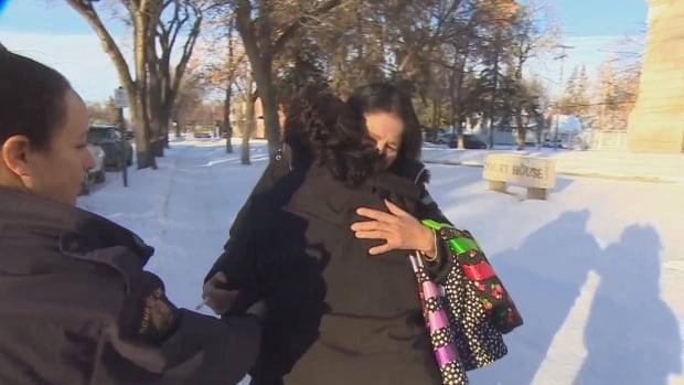 Sask. sisters claiming wrongful imprisonment reunite for first time in 18 years at courthouse