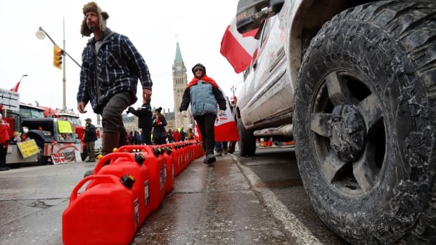 Mounties’ union says allowing trucks to park near Parliament was a mistake, Emergencies Act inquiry docs show