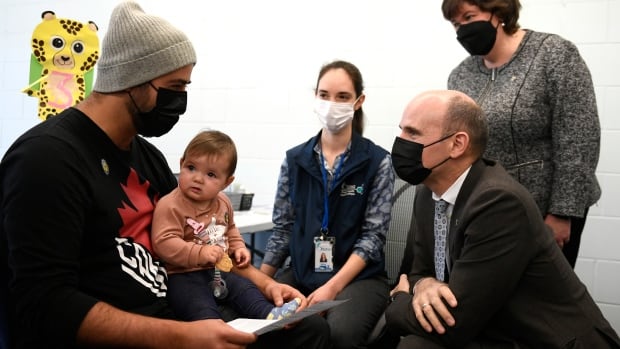 ‘Our children are suffering’: Federal health minister calls for COVID, flu shots for kids