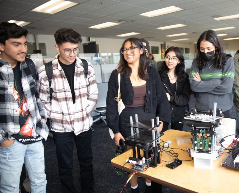 Remote-controlled microscopes bring complex biology education to students worldwide