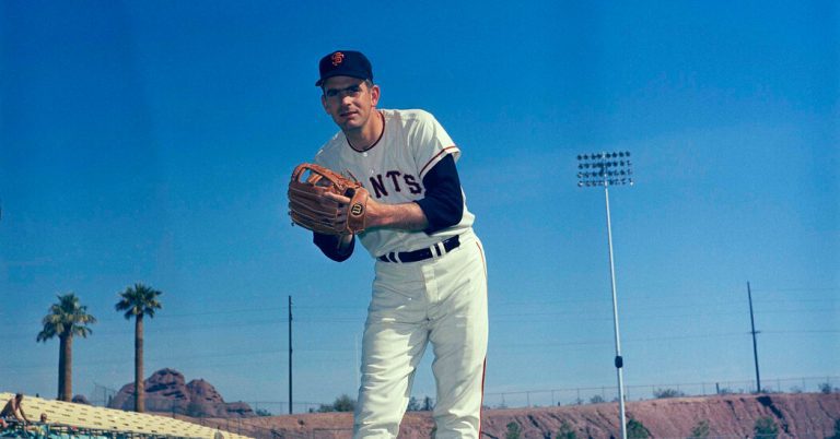 Gaylord Perry, Hall of Fame Pitcher With a Doctoring Touch, Dies at 84