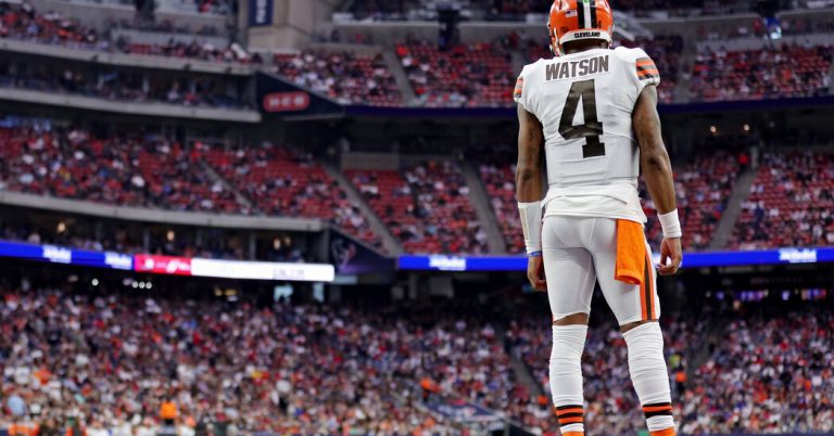 Deshaun Watson’s Return Is Met With Boos, and a Win