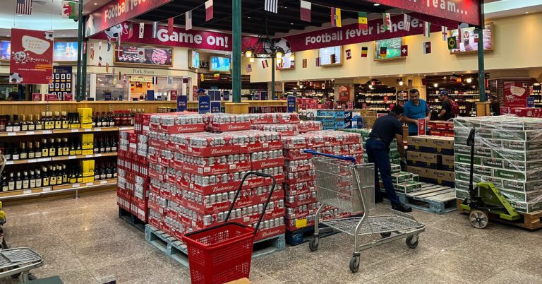 A Beer Run in Qatar, and an Oasis That Isn’t Open to All