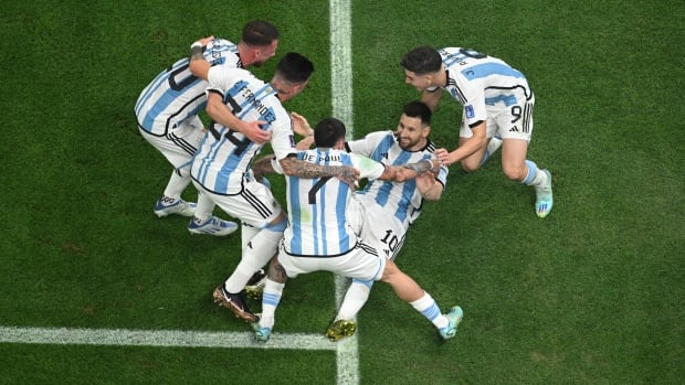 Argentina leads France 2-0 at halftime in men’s World Cup final