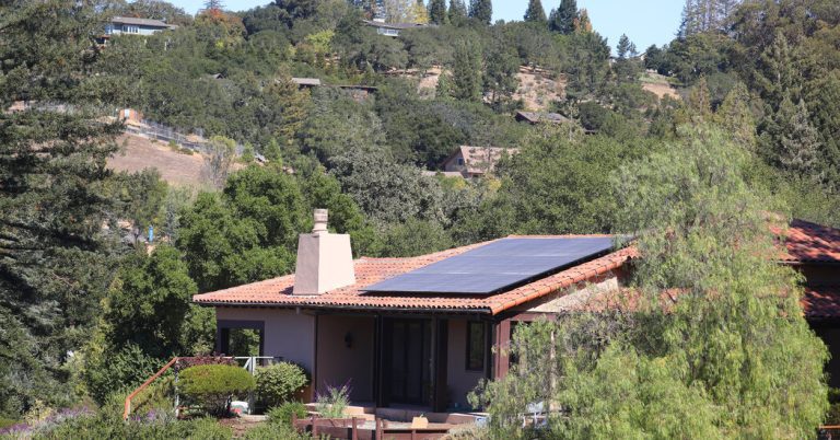 California Reduces Subsidies for Homes With Rooftop Solar