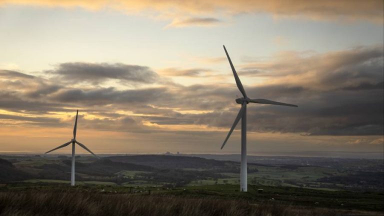 Sunak moves to lift de facto ban on onshore wind farms in England