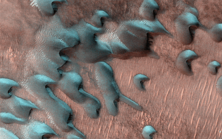 NASA Explores a Winter Wonderland on Mars – Otherworldly Holiday Scene With Cube-Shaped Snow