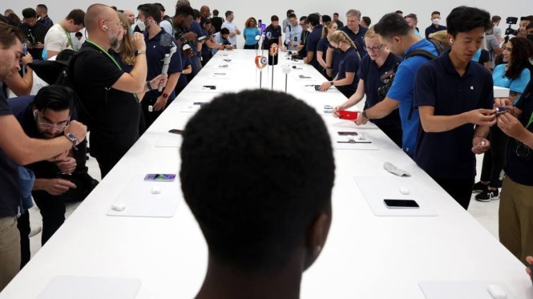 Apple to end employee gagging clauses after activist campaign