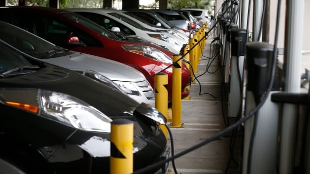 Canada moves to make one-fifth of all vehicle sales electric starting in 2026