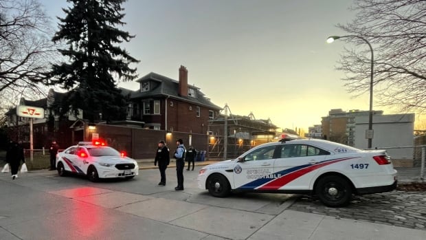 1 woman dead, another injured after stabbing at Toronto subway station, man in custody