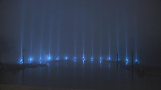 14 beams of light lit above Montreal in honour of victims of Polytechnique massacre