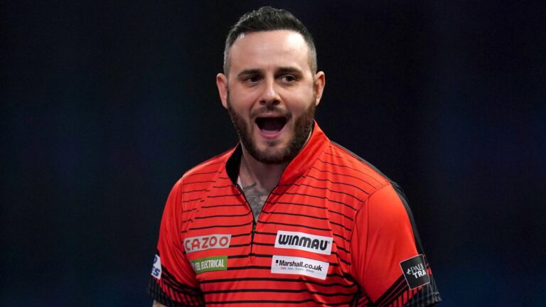 World Darts Championship: Joe Cullen, Jonny Clayton and Rob Cross all win on final night before Christmas break | Darts News