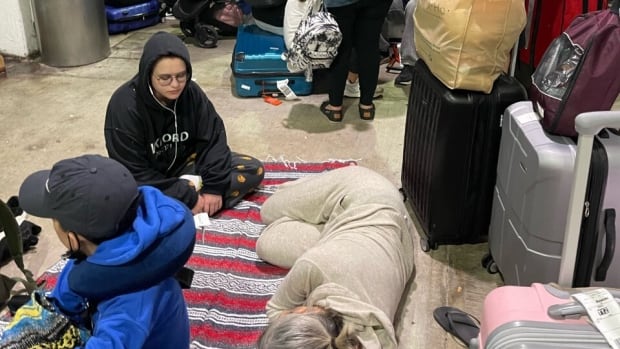 Hundreds of Canadians stranded for days in Mexico after Sunwing cancellations