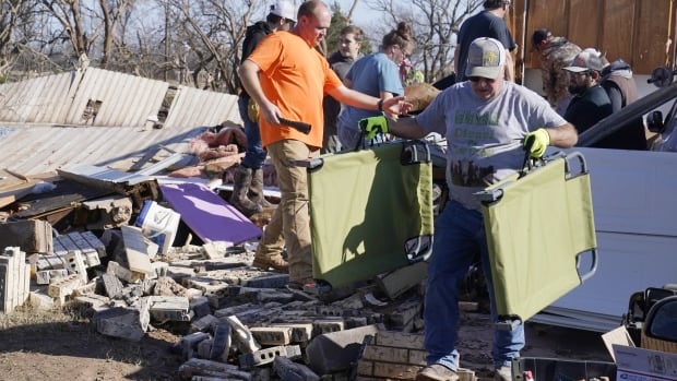 U.S. storm that spawned tornadoes leaves 2 dead