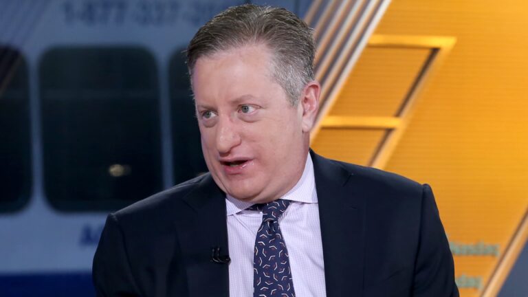 ‘Big Short’ investor Steve Eisman says if the Fed is scared to raise rates, you should be scared, too