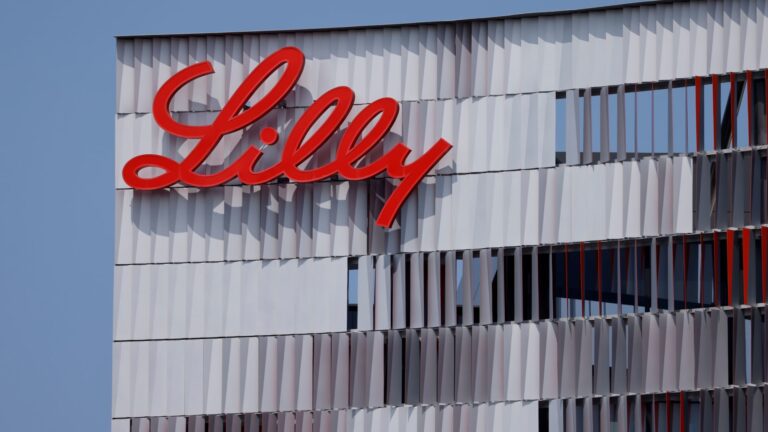 Eli Lilly treatment solanezumab failed to slow disease