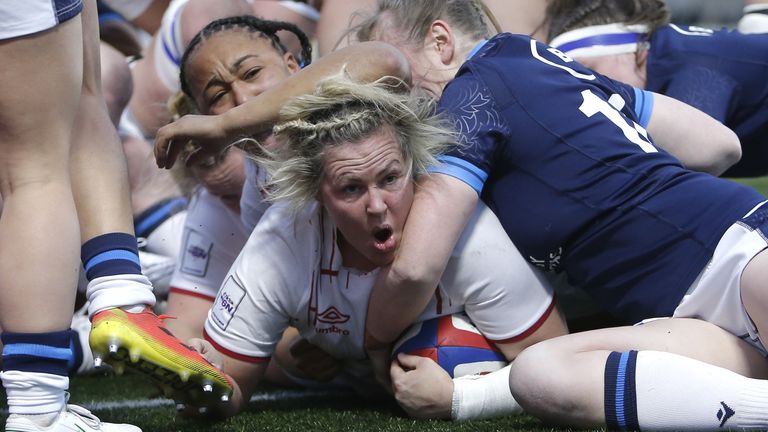 England's Marlie Packer got a hat-trick on the day, scored in less than 10 minutes, all from rolling mauls 