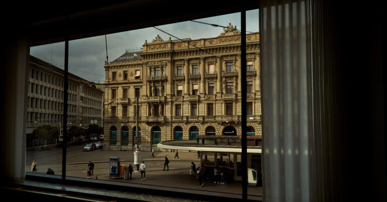 Credit Suisse to Borrow as Much as $54 Billion From Swiss Central Bank