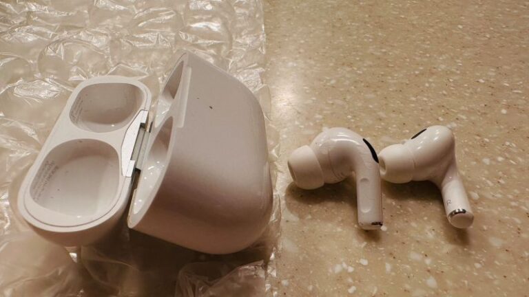 This woman left her AirPods on a plane. She tracked them to an airport worker’s home