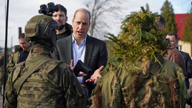 230322131005-01-prince-william-poland-ukraine-border-0322.jpg