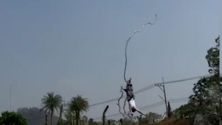 See tourist freefall after bungee jump cord snaps in Thailand