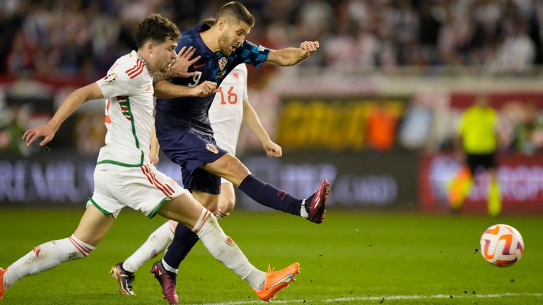 Croatia&#39;s Andrej Kramaric, centre, scores his side&#39;s opening goal during the Euro 2024 group D qualifying soccer match between Croatia and Wales at the Poljud stadium in Split, Croatia, Saturday, March 25, 2023. (AP Photo/Darko Bandic)