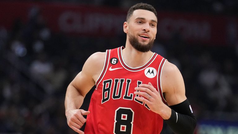 Chicago Bulls guard Zach LaVine smiles after scoring against the Los Angeles Clippers 