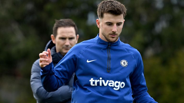 COBHAM, ENGLAND - APRIL 06: Caretaker Manager Frank Lampard and Mason Mount of Chelsea during a training session at Chelsea Training Ground on April 6, 2023 in Cobham, England. (Photo by Darren Walsh/Chelsea FC via Getty Images)